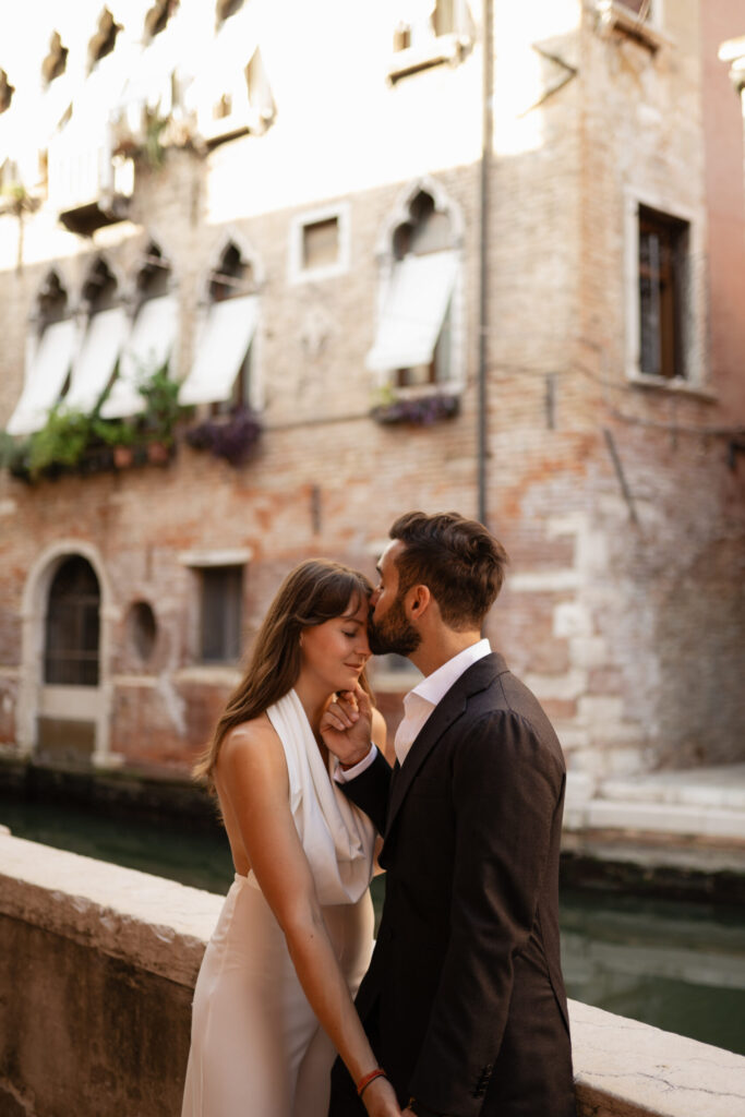 Romantic elopement in Venice photographed by destination wedding photographer Paulina Hindy
