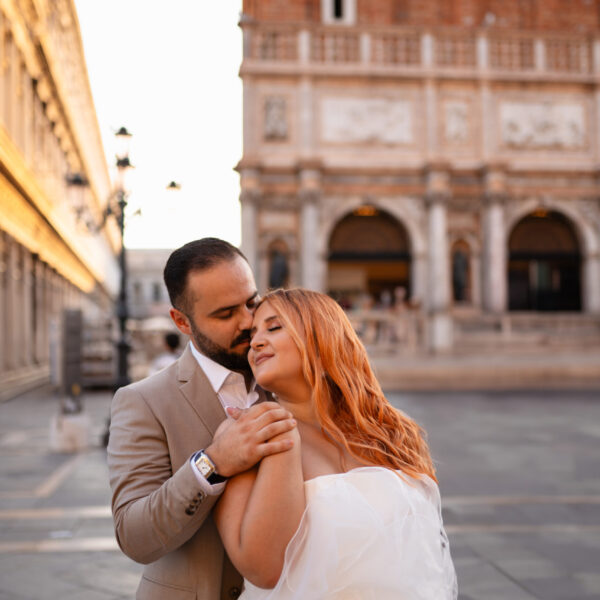 Romantic elopement in Venice photographed by destination wedding photographer Paulina Hindy